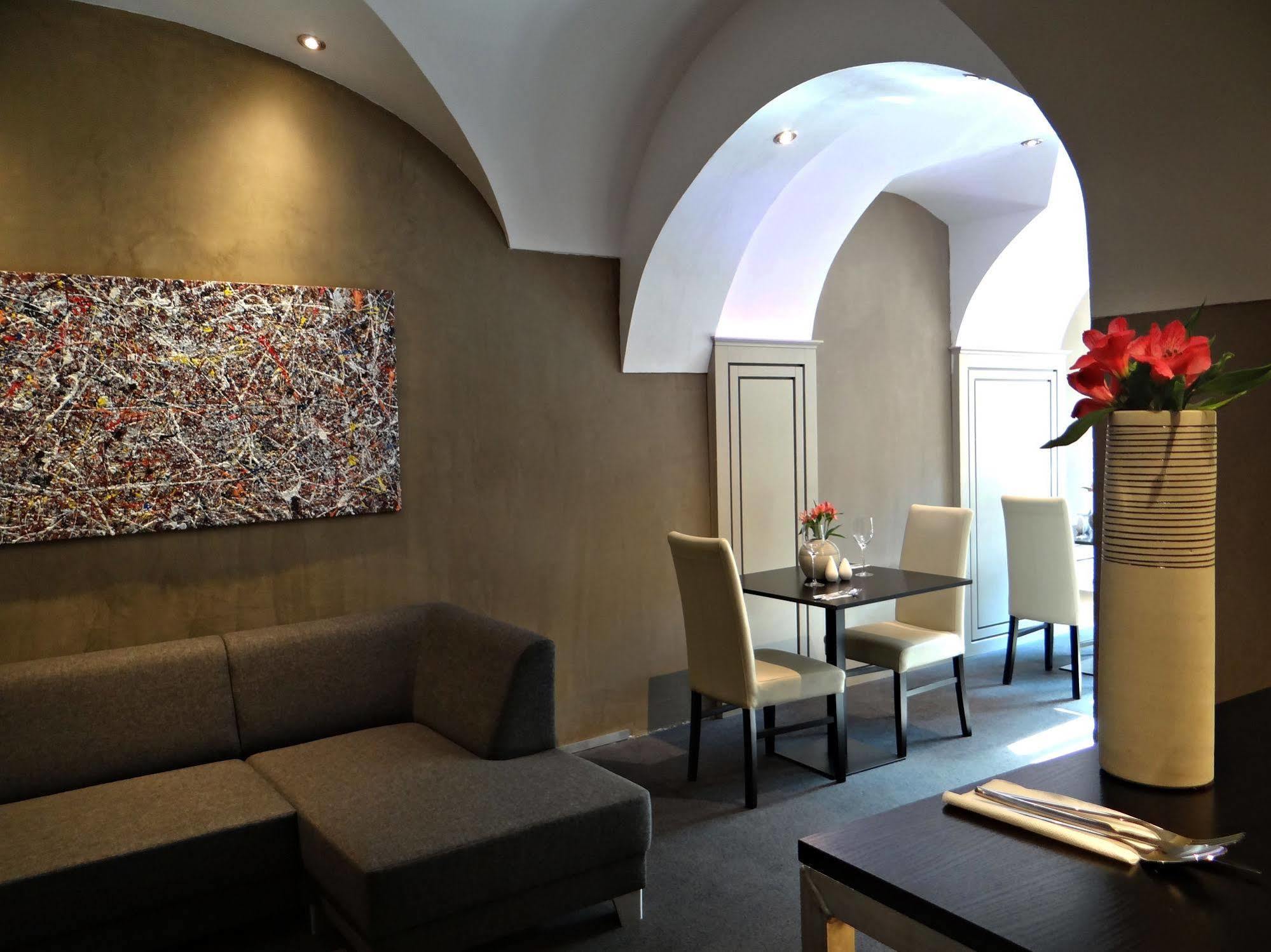 פראג Hotel U Krize מראה חיצוני תמונה